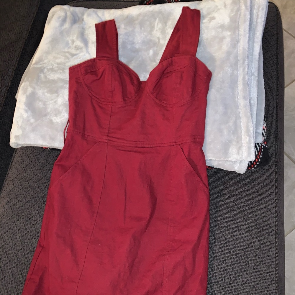Red dress - Picture 2 of 4